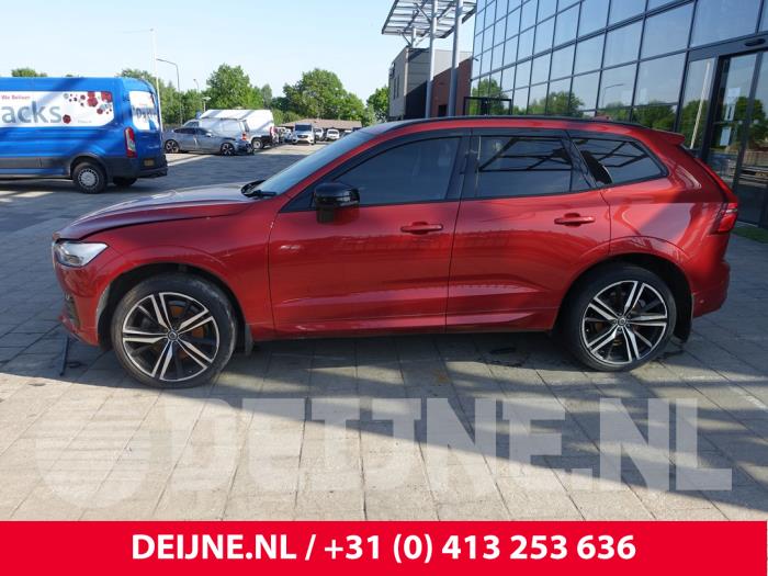 Volvo XC60 II 2.0 B4 16V Mild Hybrid AWD Sloopvoertuig (2021, Rood)