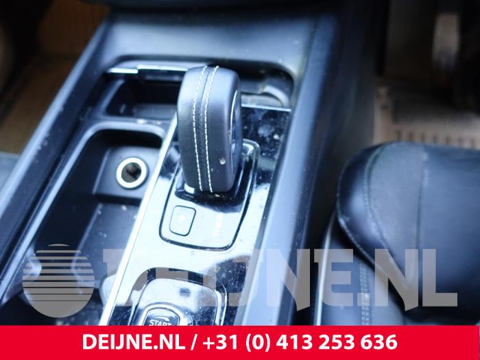 Volvo XC60 II 2.0 B4 16V Mild Hybrid AWD Sloopvoertuig (2021, Rood)