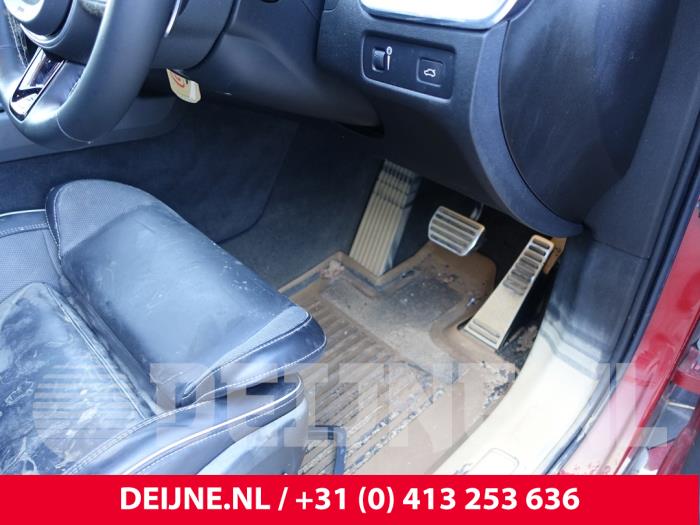 Volvo XC60 II 2.0 B4 16V Mild Hybrid AWD Sloopvoertuig (2021, Rood)