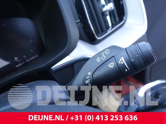 Volvo XC60 II 2.0 B4 16V Mild Hybrid AWD Sloopvoertuig (2021, Rood)