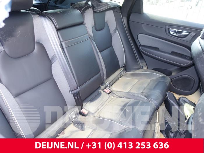 Volvo XC60 II 2.0 B4 16V Mild Hybrid AWD Sloopvoertuig (2021, Rood)