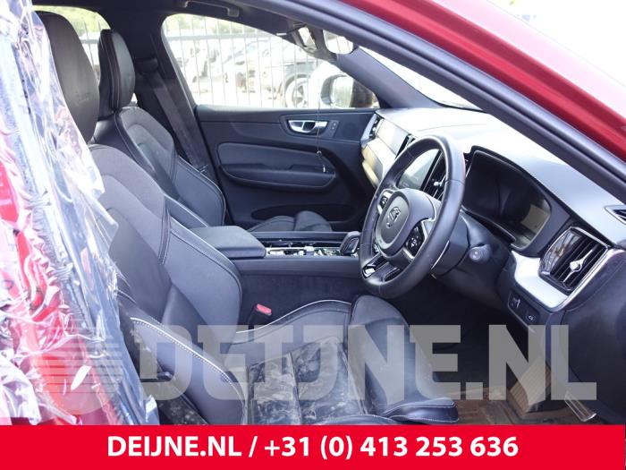 Volvo XC60 II 2.0 B4 16V Mild Hybrid AWD Sloopvoertuig (2021, Rood)