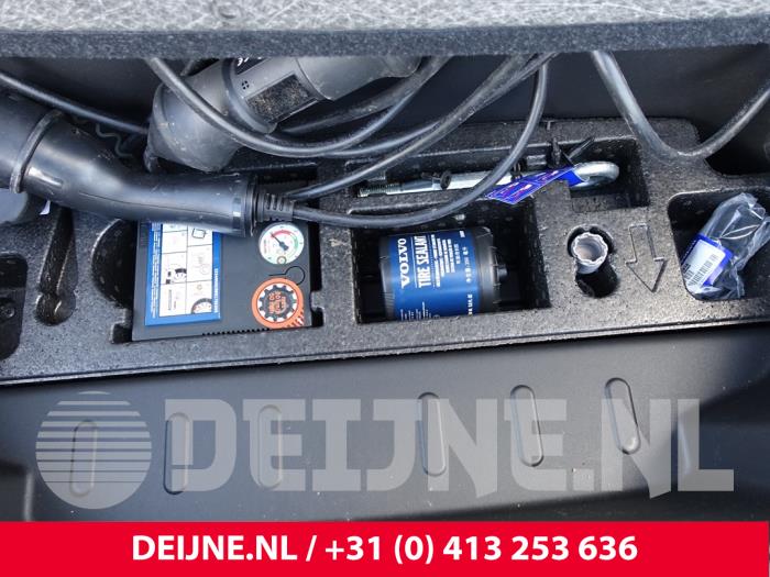 Volvo XC40 Recharge Twin 78/82 kWh Sloopvoertuig (2021, Grijs)