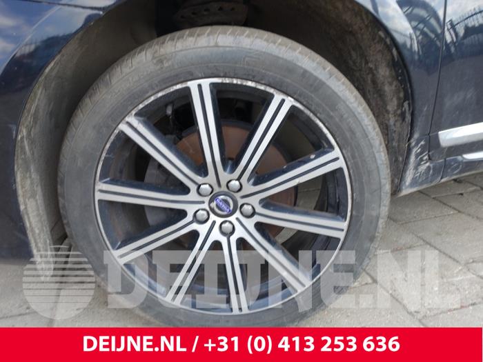 Volvo XC60 I 2.4 D4 20V AWD Sloopvoertuig (2015, Zwart)