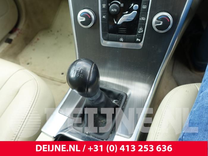 Volvo XC60 I 2.4 D4 20V AWD Sloopvoertuig (2015, Zwart)