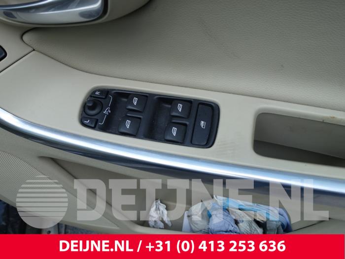 Volvo XC60 I 2.4 D4 20V AWD Sloopvoertuig (2015, Zwart)