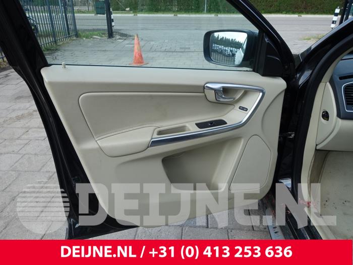 Volvo XC60 I 2.4 D4 20V AWD Sloopvoertuig (2015, Zwart)