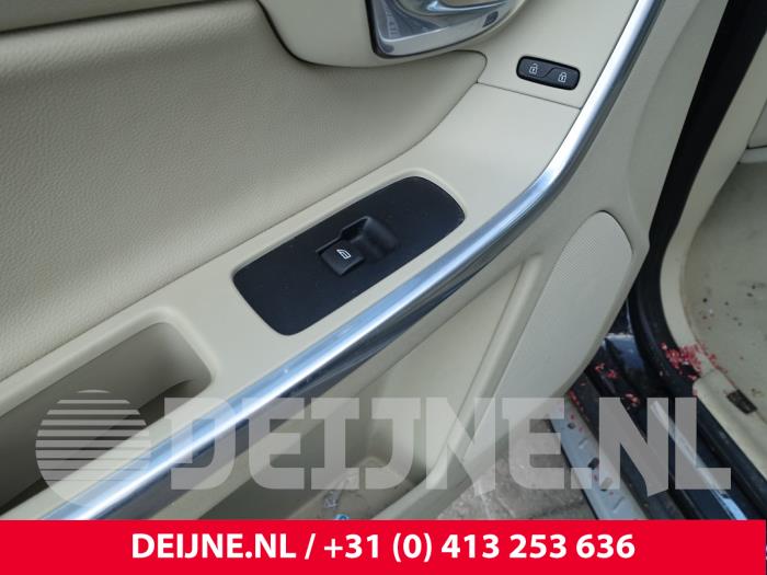 Volvo XC60 I 2.4 D4 20V AWD Sloopvoertuig (2015, Zwart)