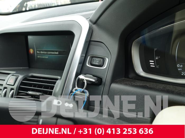 Volvo XC60 I 2.4 D4 20V AWD Sloopvoertuig (2015, Zwart)