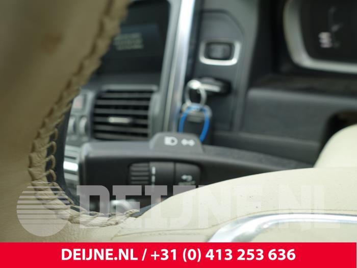 Volvo XC60 I 2.4 D4 20V AWD Sloopvoertuig (2015, Zwart)
