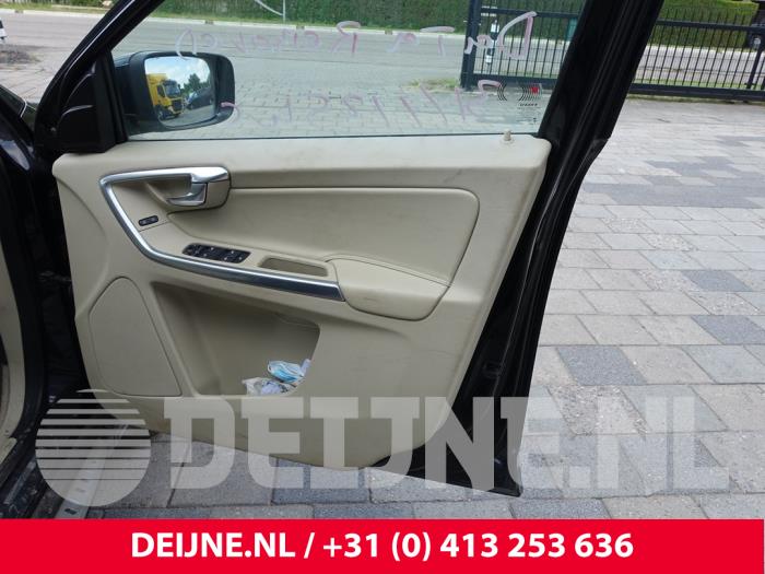 Volvo XC60 I 2.4 D4 20V AWD Sloopvoertuig (2015, Zwart)