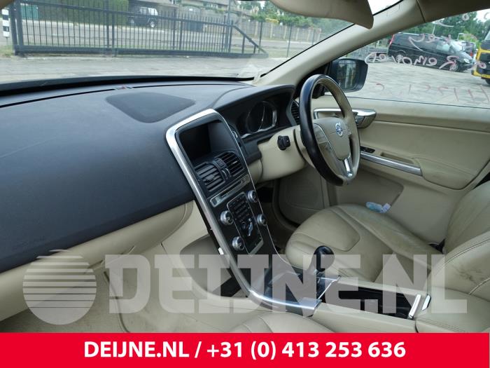 Volvo XC60 I 2.4 D4 20V AWD Sloopvoertuig (2015, Zwart)