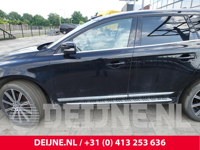 Volvo XC60 I 2.4 D4 20V AWD Sloopvoertuig (2015, Zwart)