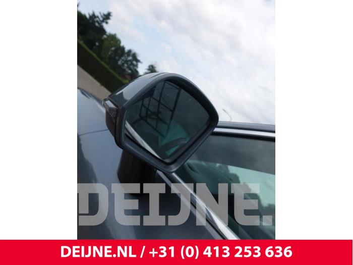 Volvo V60 II 2.0 D4 16V Sloopvoertuig (2019, Grijs)