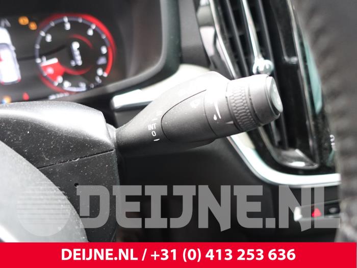 Volvo V60 II 2.0 D4 16V Sloopvoertuig (2019, Grijs)