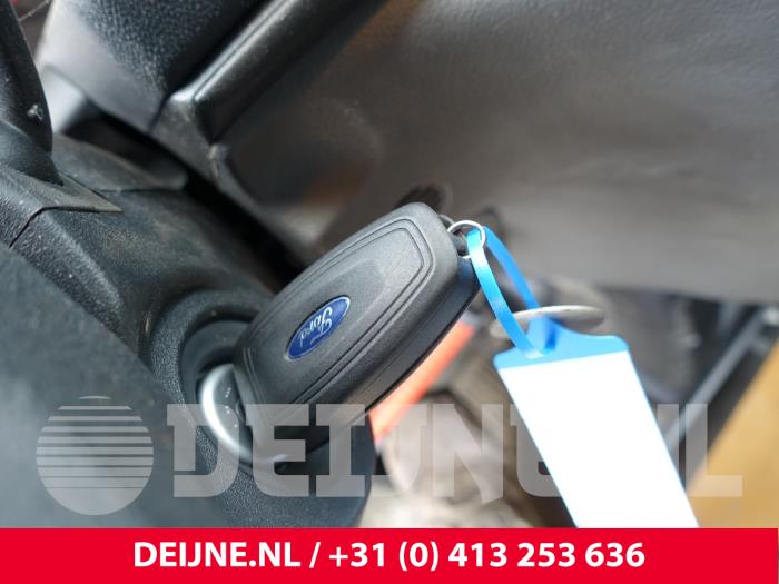 Ford Transit 2.0 TDCi 16V Eco Blue 165 RWD Sloopvoertuig (2024, Geel)