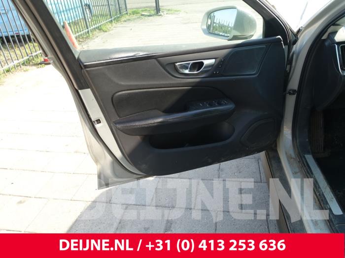 Volvo V60 Cross Country I 2.0 D3 16V Sloopvoertuig (2020, Grijs)