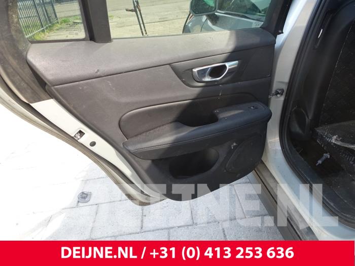 Volvo V60 Cross Country I 2.0 D3 16V Sloopvoertuig (2020, Grijs)