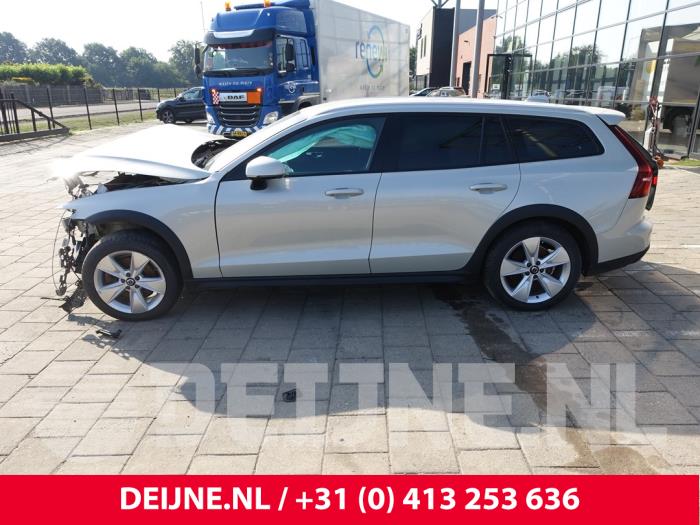 Volvo V60 Cross Country I 2.0 D3 16V Sloopvoertuig (2020, Grijs)