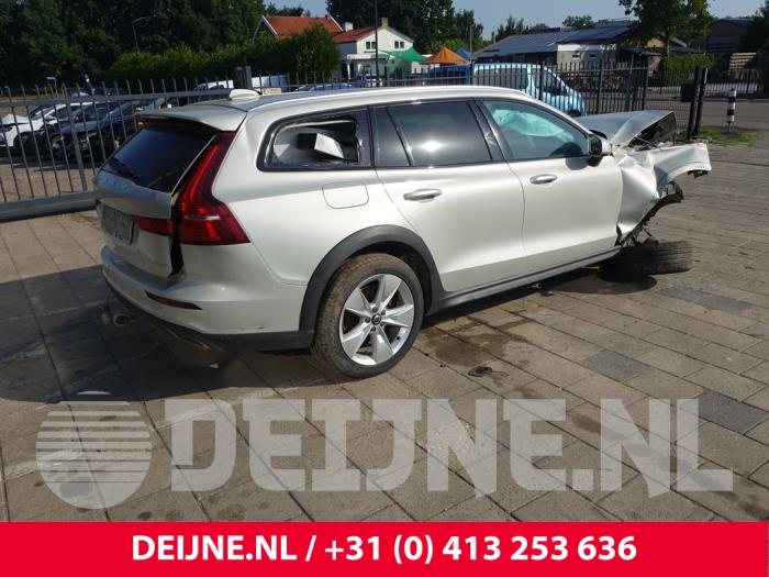 Volvo V60 Cross Country I 2.0 D3 16V Sloopvoertuig (2020, Grijs)