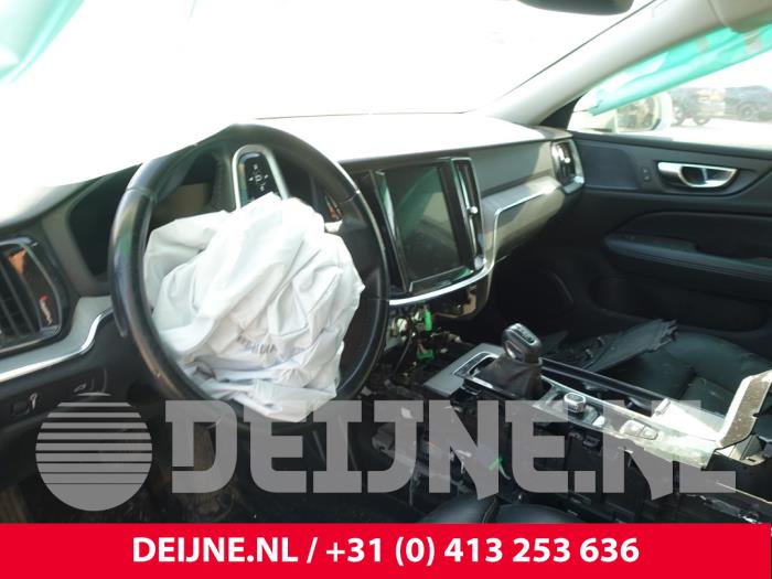 Volvo V60 Cross Country I 2.0 D3 16V Sloopvoertuig (2020, Grijs)