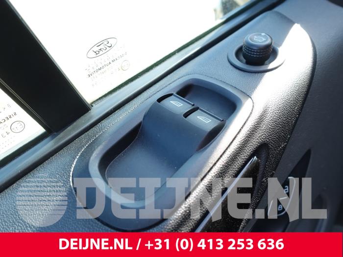 Ford Transit Custom 2.0 TDCi 16V Eco Blue 130 Sloopvoertuig (2018, Donker, Grijs)