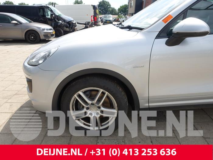 Porsche Cayenne II 3.0 D V6 24V Sloopvoertuig (2015, Zilvergrijs)