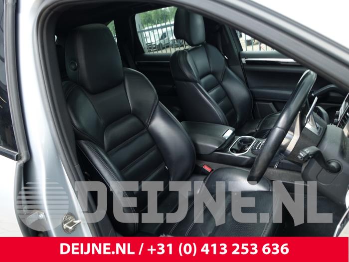 Porsche Cayenne II 3.0 D V6 24V Sloopvoertuig (2015, Zilvergrijs)