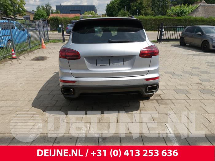 Porsche Cayenne II 3.0 D V6 24V Sloopvoertuig (2015, Zilvergrijs)