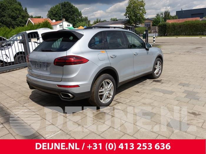 Porsche Cayenne II 3.0 D V6 24V Sloopvoertuig (2015, Zilvergrijs)