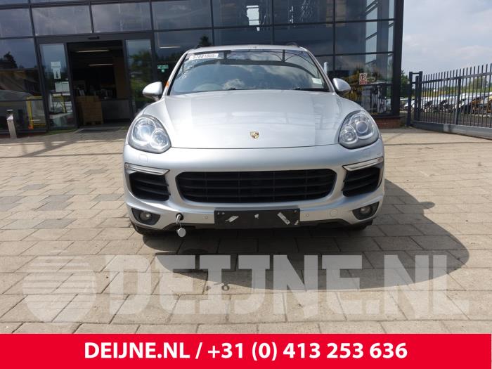 Porsche Cayenne II 3.0 D V6 24V Sloopvoertuig (2015, Zilvergrijs)