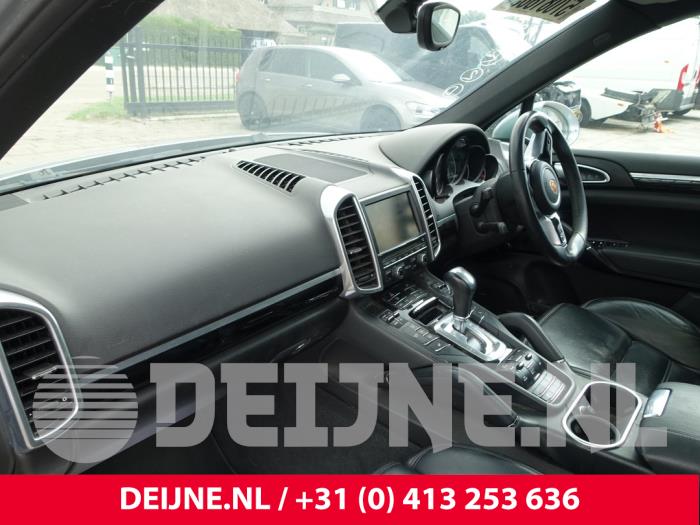 Porsche Cayenne II 3.0 D V6 24V Sloopvoertuig (2015, Zilvergrijs)