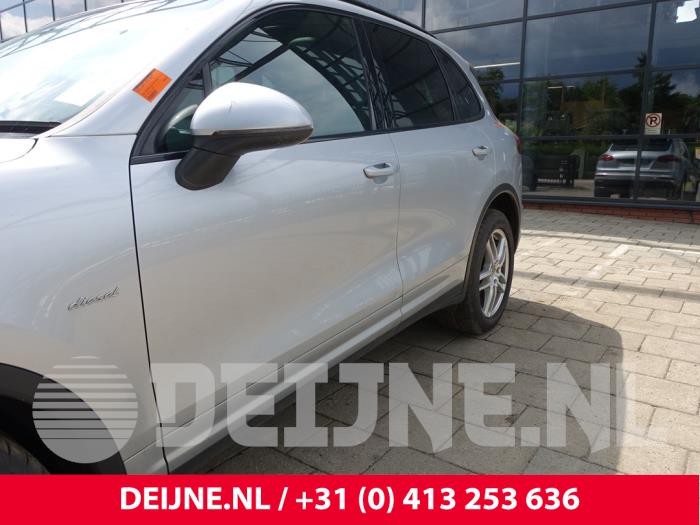 Porsche Cayenne II 3.0 D V6 24V Sloopvoertuig (2015, Zilvergrijs)