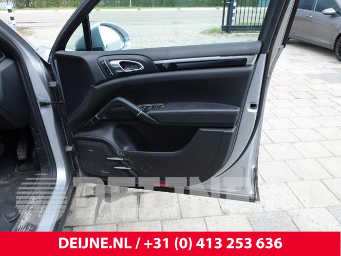 Porsche Cayenne II 3.0 D V6 24V Sloopvoertuig (2015, Zilvergrijs)