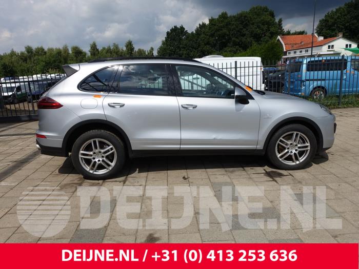 Porsche Cayenne II 3.0 D V6 24V Sloopvoertuig (2015, Zilvergrijs)