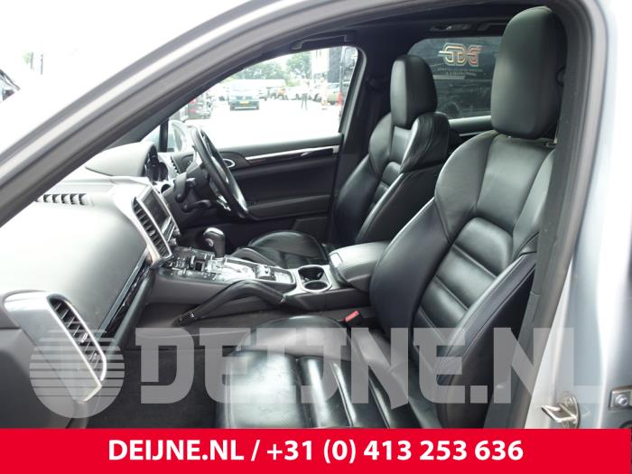 Porsche Cayenne II 3.0 D V6 24V Sloopvoertuig (2015, Zilvergrijs)