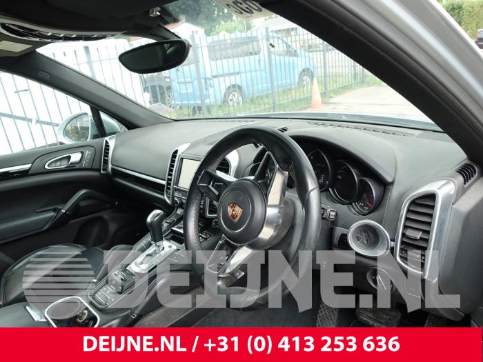 Porsche Cayenne II 3.0 D V6 24V Sloopvoertuig (2015, Zilvergrijs)