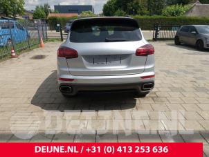 Porsche Cayenne II 3.0 D V6 24V Sloopvoertuig (2015, Zilvergrijs)