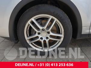 Porsche Cayenne II 3.0 D V6 24V Sloopvoertuig (2015, Zilvergrijs)