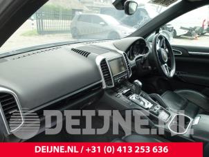 Porsche Cayenne II 3.0 D V6 24V Sloopvoertuig (2015, Zilvergrijs)