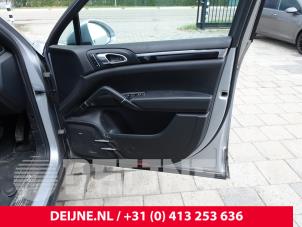Porsche Cayenne II 3.0 D V6 24V Sloopvoertuig (2015, Zilvergrijs)