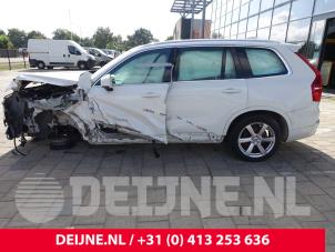Volvo XC90 16-