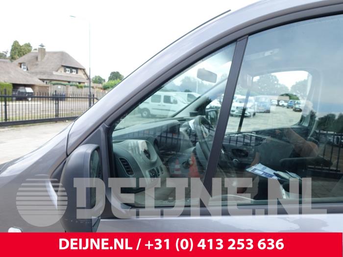 Renault Trafic 1.6 dCi Twin Turbo Sloopvoertuig (2017, Donker, Grijs)