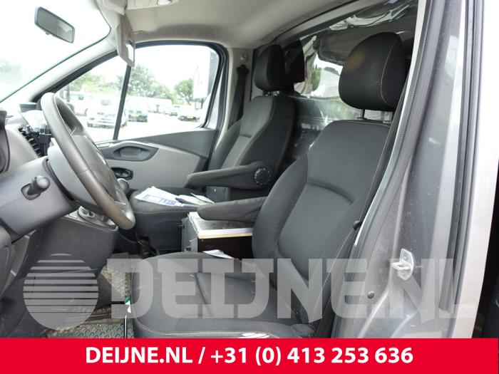 Renault Trafic 1.6 dCi Twin Turbo Sloopvoertuig (2017, Donker, Grijs)