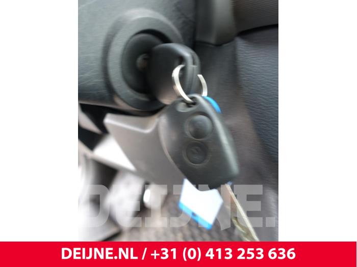 Renault Trafic 1.6 dCi Twin Turbo Sloopvoertuig (2017, Donker, Grijs)