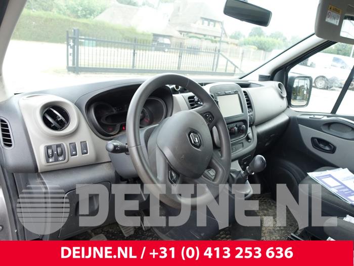 Renault Trafic 1.6 dCi Twin Turbo Sloopvoertuig (2017, Donker, Grijs)