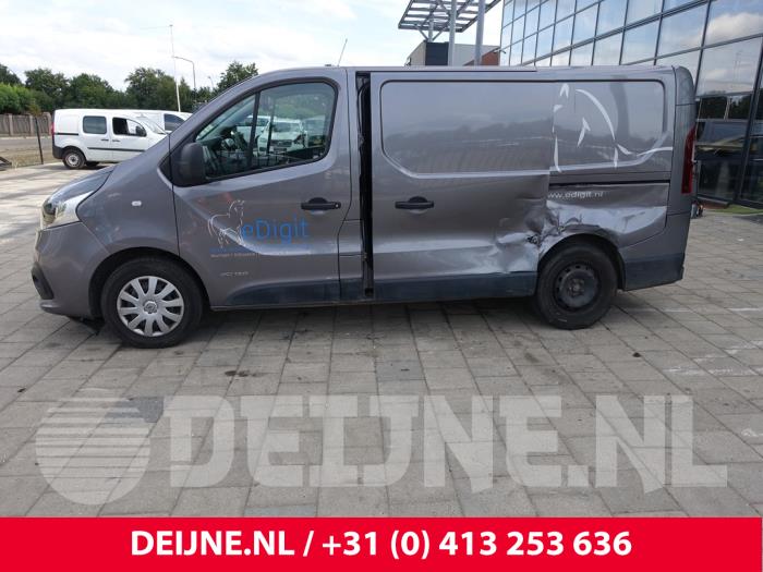 Renault Trafic 1.6 dCi Twin Turbo Sloopvoertuig (2017, Donker, Grijs)