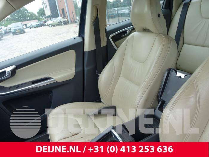 Volvo XC60 I 2.0 D3 20V Sloopvoertuig (2013, Blauw)