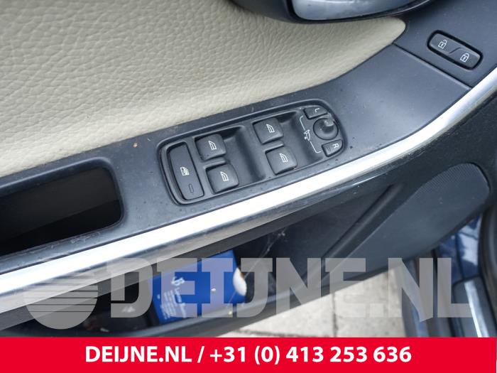 Volvo XC60 I 2.0 D3 20V Sloopvoertuig (2013, Blauw)