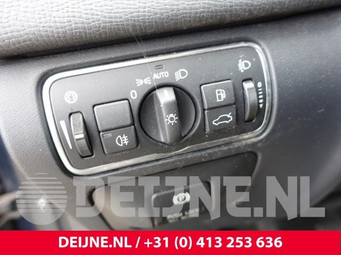 Volvo XC60 I 2.0 D3 20V Sloopvoertuig (2013, Blauw)